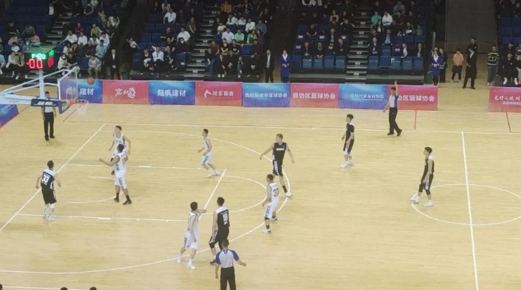 中国男篮开场跳舞