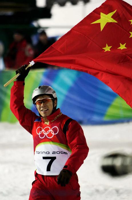 冬奥会中国第一枚金牌获得者是谁
