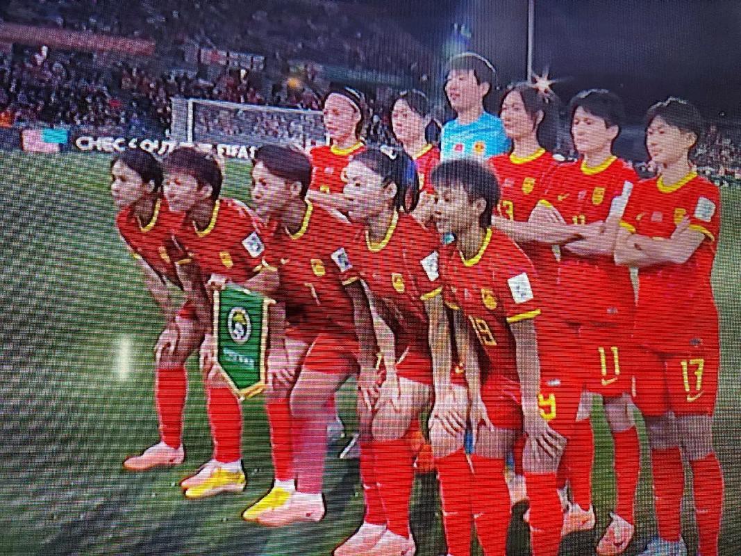 女足中国英格兰争议判罚